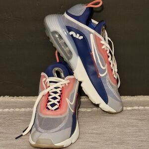 Nike Air Max 2090 USA Running Shoes, M9, Worn only a few times, Excellent Cond.